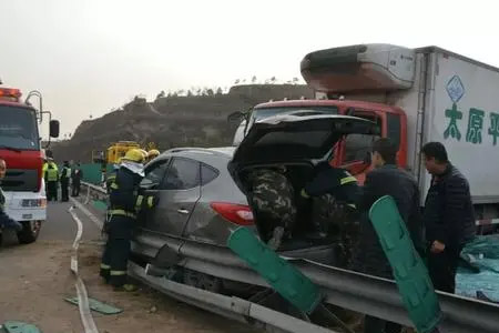 附近送油上门的电话-汽车救援拖车汽车保养维修救援